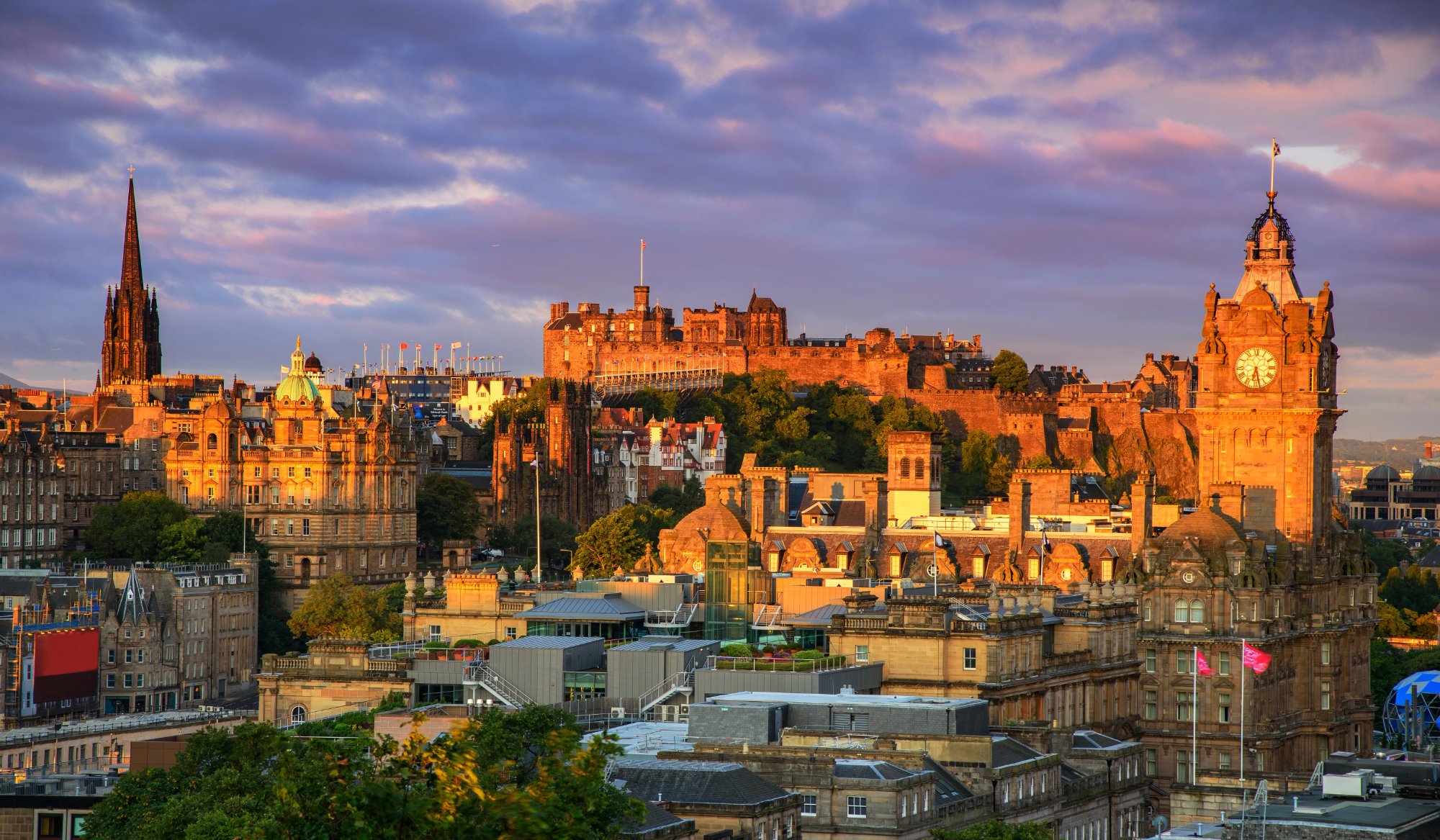 Online Dating in Edinburgh for Singles