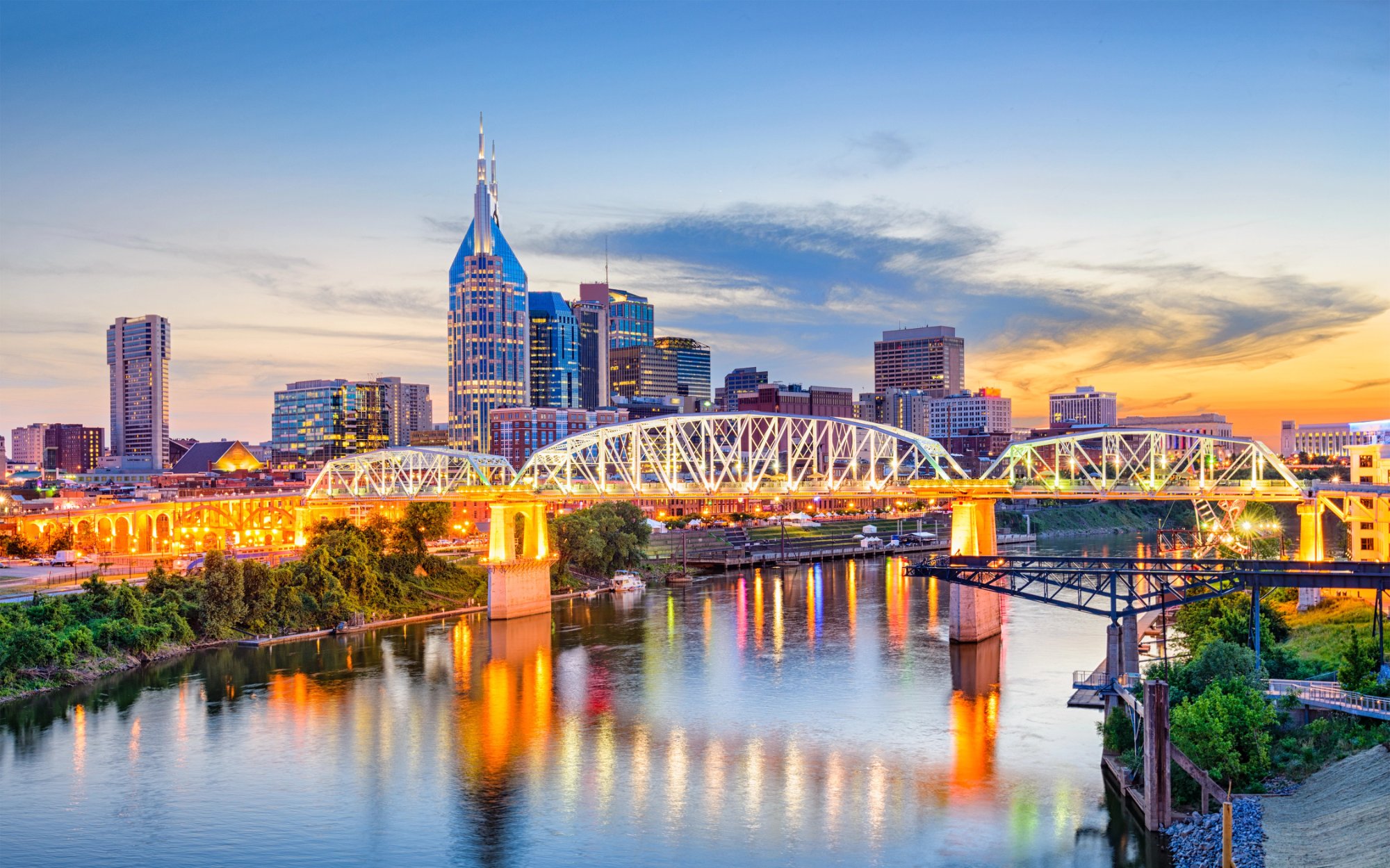 Online Dating in Nashville for Singles