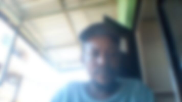 Single nicholaas from Mombasa