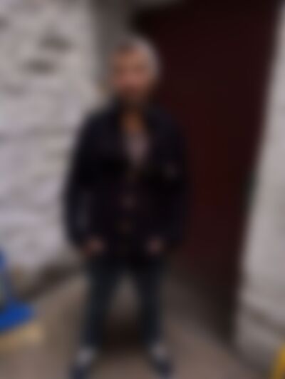 Single Lukee from Elk Grove