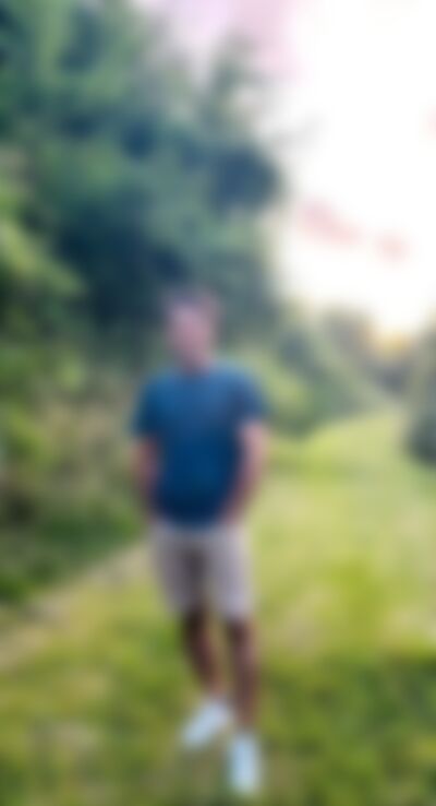 Single Farhad from Leicester