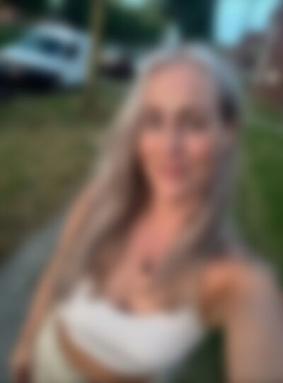 Single Makemesmile909 from Los Angeles