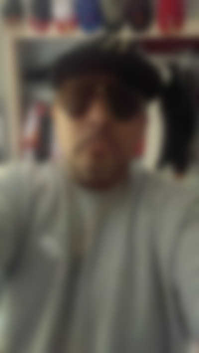 Single Enrique69 from Renton