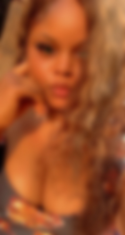 Single Nayabae from Manhattan Beach