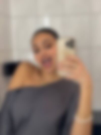 Single cloveflower from Los Angeles