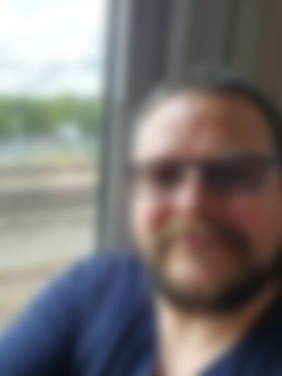 Single Adamd77 from High Wycombe