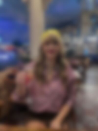 Single leahzarel from New York