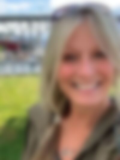 Single Emmy26 from London