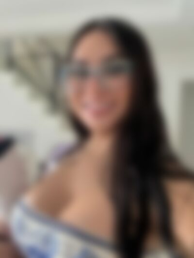 Single VickyCurvy from Elizabeth