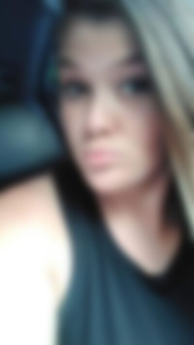 Single AlissaBreann from Canton