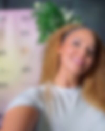 Single Tessa from Houston