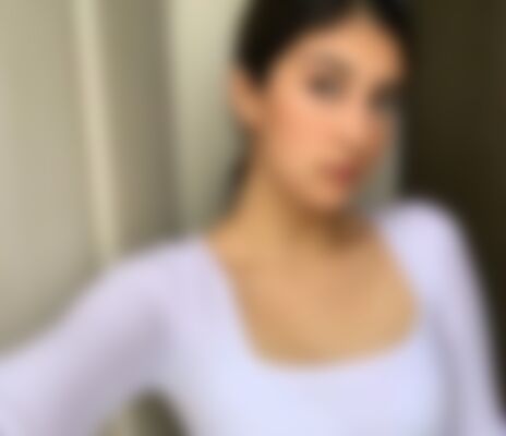 Single Kashvi from Los Angeles