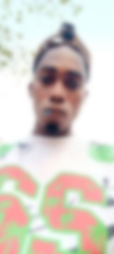 Single Monla from Monrovia