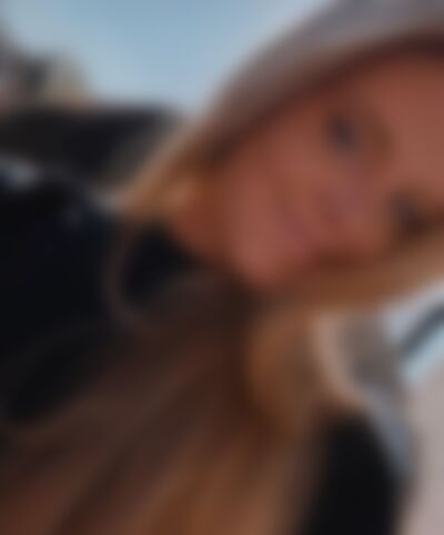 Single Maddie from Los Angeles