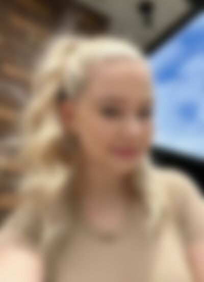 Single Lexi254455 from California City