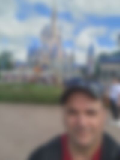 Single Roberto from Edmonton