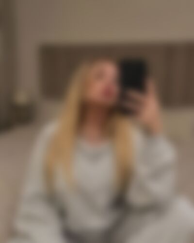 Single Charlottekate from New York