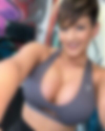 Single Maryrose from Los Angeles