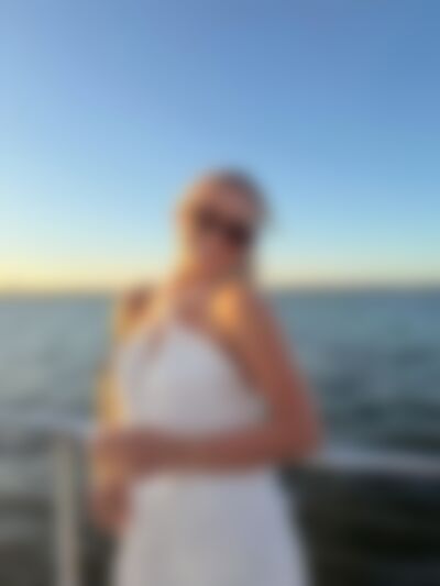 Single Elizabeth from California