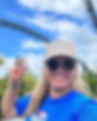 Single Beverly from Fort Lauderdale