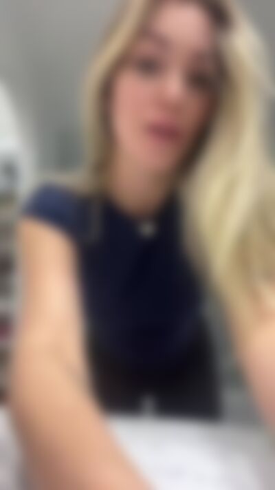 Single Kindra from Los Angeles