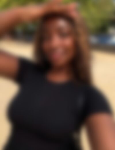 Single Felicia from Accra