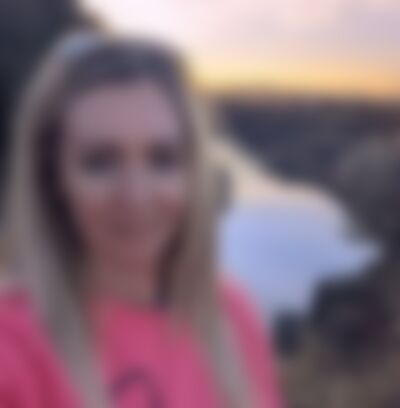 Single Samira from California City