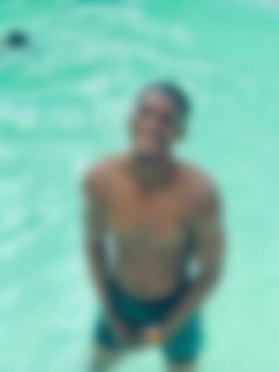 Single Moises from Luanda